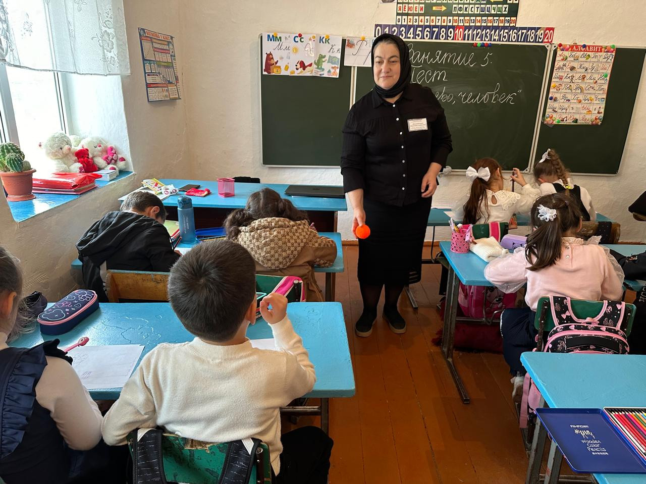 Психолог отделения семьи Шихшабекова Муршидат провела в 1 классе психологическую методику "Зачем ходить в школу".